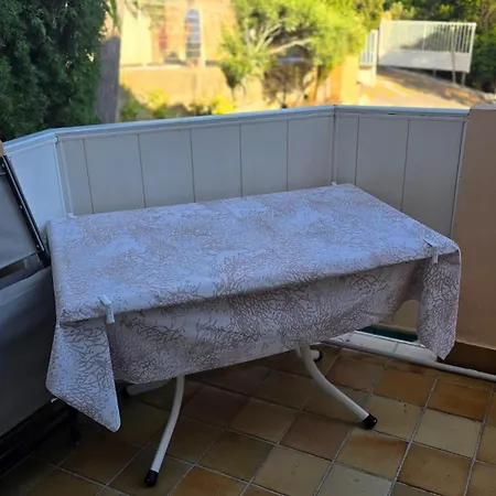 شقة Bormes-Les-Mimosas Calme Clim Wifi Parking , Proche Plage Et Commoditees *